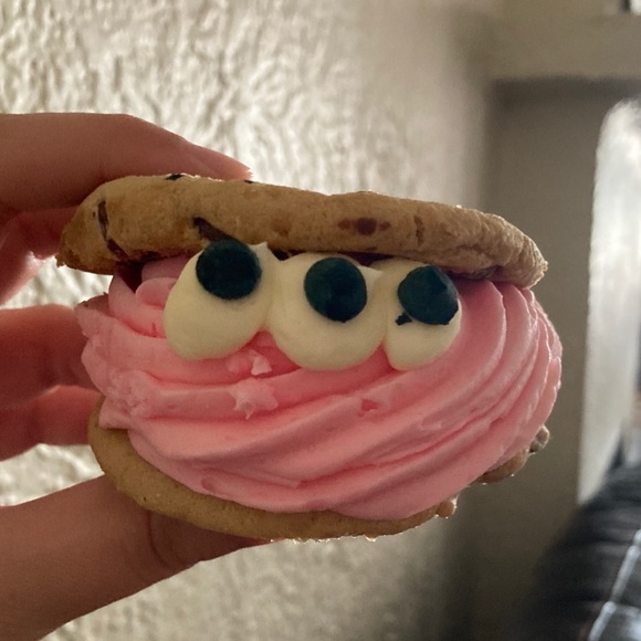 Meet your Posher, Alyssa - Picture 3 of 3